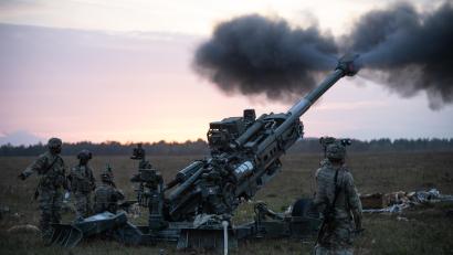 Bild: Kevin Payne/US Army
Rumms! Auf und rund um den Truppenübungsplatz Grafenwöhr kann es bis zum 31. Oktober wieder lauter werden – und zwar rund um die Uhr. Die US-Armee und ihre Partner verstärken ihre Übungstätigkeit auf dem Trainingsgelände.