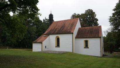Bild: tra
Die Eggenbergkirche liegt idyllisch am Rande des Hirschwalds.