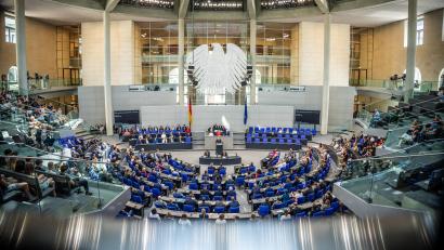 Symbolbild: Michael Kappeler/dpa
Eine Künstliche Intelligenz bewertet das Aussehen deutscher Bundestagsabgeordneter. Die Oberpfälzer kommen als dabei eher schlecht weg.