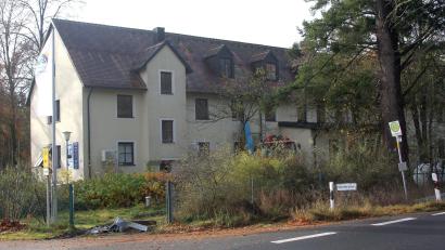 Archivbild: wro
Zu den häufigen Einsatzorten der Falkenberger Feuerwehr gehört die Jugendherberge westlich von Falkenberg. Bislang aber mussten die ehrenamtlichen Helfer nicht eingreifen, um Gebäude und Leben zu retten.