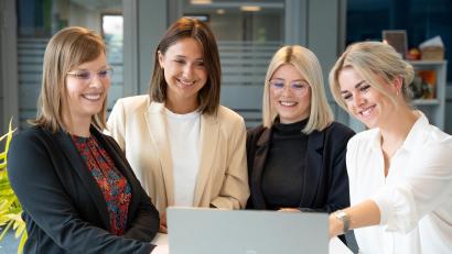 Bild: Marina Gube
Anna Grüner, Danijela Vrankovic, Theresa Schoba und Marleen Bauer (von links) - immer mit vollem Einsatz für das Team.