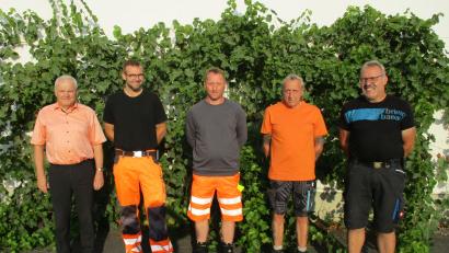 Bild: Gemeinde Kulmain/exb
Markus Ponnath (Mitte) ist neu zum Bauhofteam mit Leiter Otto Schroll, Werner Ponnath und Tobias Schroll (von rechts) gestoßen. Über die Verstärkung freute sich auch Bürgermeister Günter Kopp.