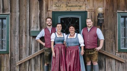 Bild: viktoria hofmarcher/exb
Eine der beliebtesten Volksmusikgruppen in Bayern, "Duschlhof G'sang" kommt nach Neustadt zum Altbayrischen Adventssingen.