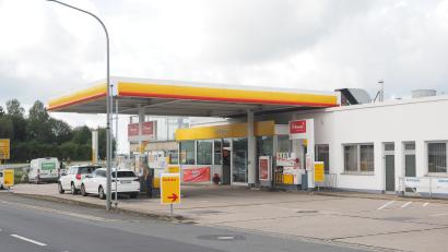 Bild: kek
Das Autohaus Dornisch hat seit vergangenem Jahr geschlossen. Nun stehen der Abriss des Gebäudes inklusive Werkstatt und die Auflösung der Tankstelle bevor.