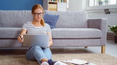 Symbolbild:  contrastwerkstatt – stock.adobe.com
Mit dem Start von Ausbildung oder Studium beginnt auch die eigene Verantwortung für den Versicherungsschutz.