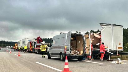 Bild: Stefanie Kraus
Nach einem Unfall kam es auf der A6 bei Schmidgaden am Donnerstagmorgen zu Verkehrsbehinderungen.