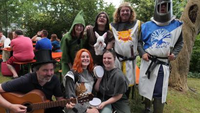 Bild: Max Hegner/exb
Das Musical "Spamalot" basiert auf dem Kultfilm "Die Ritter der Kokosnuss". Im Oktober bringt das Ovigo-Theater das Musical in Neunburg vorm Wald auf die Bühne.