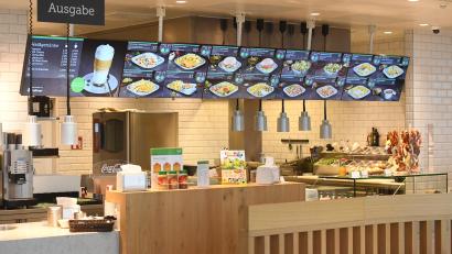 Bild: Stefan Sauer
Ein ADAC-Test von 40 Rastanlagen zeigt: Wer das an einer Rastanlage entlang deutscher Autobahnen macht, findet zuweilen eine durchwachsene Gastfreundlichkeit, hohe Preise und Nachlässigkeiten bei den sanitären Anlagen vor.