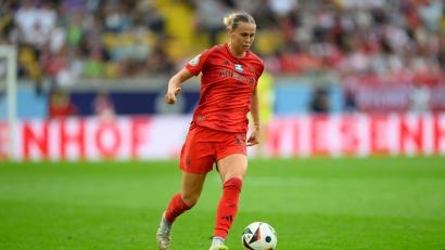 Bild: Robert Michael/dpa
Bayerns Klara Bühl trifft per Doppelpack beim Sieg gegen RB Leipzig.