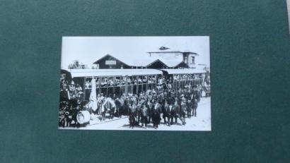 Bild: Archiv Walther Hermann
Die Eisenbahn wurde bei der ersten Einfahrt in Eschenbach am 19. Juli 1904 begeistert empfangen.
