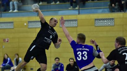 Bild: ham
Kapitän Christoph Gsödl (links) und die HSG-Herren starten am Samstag in Forchheim in die neue Spielzeit.