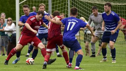 Archivbild: mhs
Bastian Lobinger (Zweiter von links) und die SpVgg Pfreimd sind beim TuS Schnaittenbach klar favorisiert. Die SpVgg Vohenstrauß steht im Heimspiel gegen die SV Grafenwöhr schon etwas unter Druck.