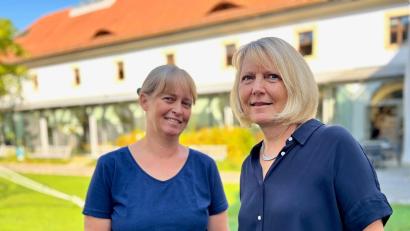 Bild: Gabi Schönberger
Katja Sauermann (links) und Ruth Neumann sind seit Juli gemeinsam die neuen Leiterinnen der Regionalbibliothek.
