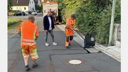 Bild: sei
Regelmässig werden die Straßen in Mantel ausgebessert und schadhafte Stellen beseitigt.
