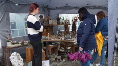 Bild: wel
Die Palette der handgemachten Werkstücke ist beim Kunsthandwerkermarkt in Gleiritsch groß.