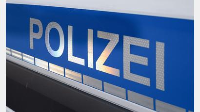 Symbolbild: Daniel Vogl/dpa
Ein bislang unbekannter Täter hat in der Nacht auf Samstag einen Reifen eines Firmenfahrzeuges in Schachten bei Bad Neualbenreuth beschädigt.