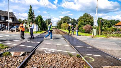 Bild: Arnulf Stoffel/dpa
Unfall auf dem Weg zur Schule: Eine 14-Jährige starb an einem Bahnübergang