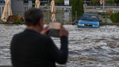 Bild: Oana Jaroslav/CTK/dpa
Im tschechischen Opava wurden Straßen überflutet.