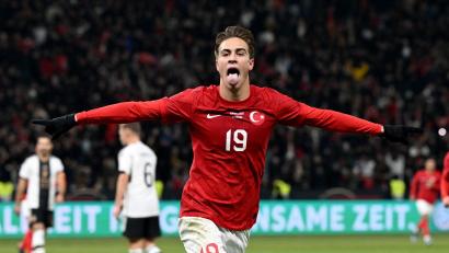 Archivbild: Federico Gambarini/dpa
Kenan Yildiz (hier im Trikot der Türkei) schießt das erste Tor der erneuerten Champions League.