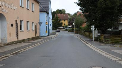 Bild: gru
In der Weißenberger Straße in Edelsfeld steht eine Kanalsanierung an.