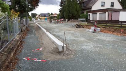 Bild: bkr
In vier bis sechs Wochen soll der Ausbau der Hofloher Straße abgeschlossen sein.