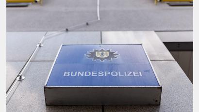 Bild: Daniel Karmann/dpa
Ein Mann hat am Nürnberger Bahnhof eine mehrstündige Sperrung des Vorplatzes ausgelöst. (Symbolbild)