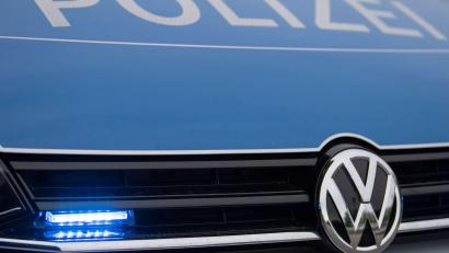 Bild: Lino Mirgeler/dpa
Die Polizei hat die Leiche eines Mannes in einer Lagerhalle in Straubing gefunden. Bei dem Toten handelt es sich um einen vermissten 19-Jährigen. (Symbolbild)