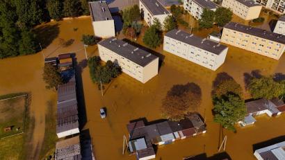 Bild: Michal Meissner/PAP/dpa
Überschwemmte Gebiete in Polen. Dort rüstet sich nun die Region um Breslau auf das Hochwasser in der Oder.