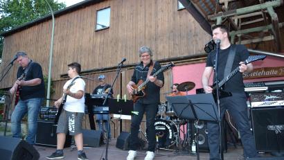 Archivbild: fue
Die Beppo-Johnson-Lio-Band spielt in Neustadt beim Musikabend der DJK.