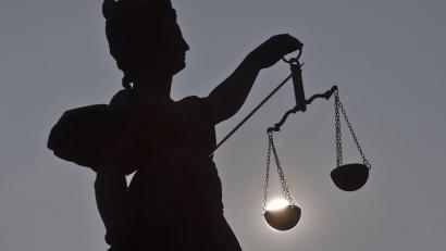 Symbolbild: Frank Rumpenhorst/dpa
Bewährung oder nicht? Die Abwägung fiel dem Landgericht Amberg im Falle einer 31-jährigen Mutter nicht leicht.