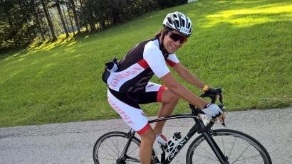 Bild: Dieter Buchhauer/exb
Dieter Buchhauer aus Waldsassen hat beim Ötztaler Radmarathon 2024 mitgemacht – und fuhr als letzter Finisher über die Ziellinie. Das machte ihn zum "Sieger der Herzen".