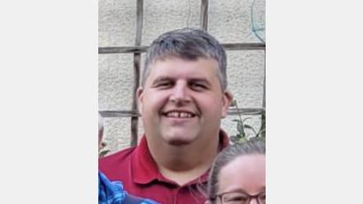 Bild: no
Gratulationscour in Schöpfendorf: (von rechts): Enkelin Sandra, Bürgermeister Dieter Dehling, Bruder Fritz, Jubilarin Frieda Dehling, Enkel Marco, der Vorsitzende des Gartenbauvereins Illschwang, Wolfgang Stowasser, Tochter Anneliese, Schwiegertochter Brigitte und Ulrike, eine gute Freundin aus Gehrsricht.