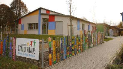 Bild: wel
Anbau für 25 Krippenkinder oder für 25 Kindergartenkinder - mit dieser Frage hatte sich der Stadtrat zu beschäftigen