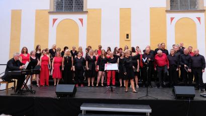 Archivbild: do
Für den Auftritt des rund 50-köpfigen Chores Singing Witt am Samstag, 7. Dezember, um 19.30 Uhr in der Max-Reger-Halle in Weiden gibt es noch Karten. An diesem Abend musizieren die Sängerinnen und Sänger zugunsten der „Tafel“ Weiden-Neustadt.