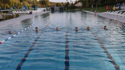 Bild: mrr
Am vorletzten Badetag kamen bei rund 18 Grad Außentemperatur die Dauergäste noch einmal zum Schwimmen.