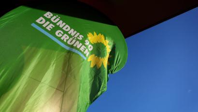 Symbolbild: Karl-Josef Hildenbrand/dpa
Die Stimmung bei den Grünen in Bayern war schon mal besser. Trotzdem wollen sie ihre Sacharbeit nicht einstellen.