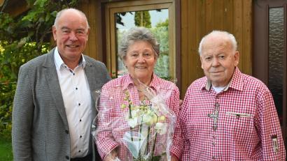 Bild: gf
Bürgermeister Roland Strehl gratulierte Christine und Josef Meiler zum 60. Hochzeitstag.