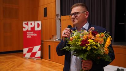 Bild: Laura Fröhler
Gregor Foster (43) bedankt sich nach der Wahl.