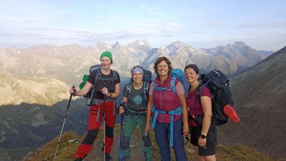 Bild: jag
Zu Fuß machen sich vier Frauen aus dem Raum Oberviechtach auf den Weg über die Alpen. Immer wieder belohnen die steilen Anstiege mit atemberaubenden Ausblicken.