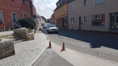Bild: gi
Moosbachs Schul- und Kindergartenkinder haben täglich am Morgen einen sehr gefährlichen Gang zur Schule und zum Kindergarten. Mittlerweile ist die Ortsdurchfahrt auch zu einer sehr frequentierten Route in das Nachbarland Tschechien geworden.