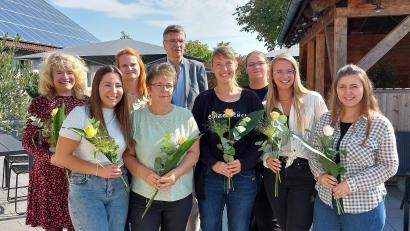 Bild: mfh
Gerhard Spies im Kreis seiner Mitarbeiterinnen (von links): Anja Krüger (Leiterin Kreisgeschäftsstelle), Amelie Weber, Melanie Großehagenbrock, Annemarie Kummer, Gerhard Spies, Nadine Zimmermann, Michelle Heck, Dana Lehmeier, Franziska Lehnen.