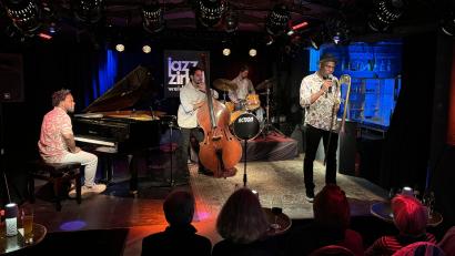 Bild: mgo
Das Denis-Cuni-Quartett startete mit kubanischen Klängen den Weidener Jazzherbst auf der Bühne des Bistrot Paris.