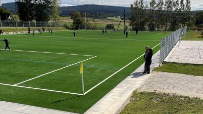 Bild: exa
Der neugebaute Kunstrasenplatz im Sportzentrum Neusorg ist fertig.