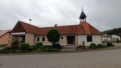 Bild: bjp
In der Gemeinderatssitzung dankte Bürgermeisterin Carmen Pepiuk den Pichlbergern für deren Mitarbeit bei der Gemeinschaftshausrenovierung. Dadurch hätten sich die Kosten um gut ein Viertel reduziert.