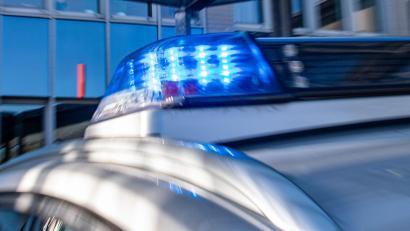 Symbolbild: David Inderlied/dpa/Symbolbild
Zwei Unfälle trugen sich am Wochenende in Weiden zu. Die Täter flüchteten jeweils vom Unfallort.