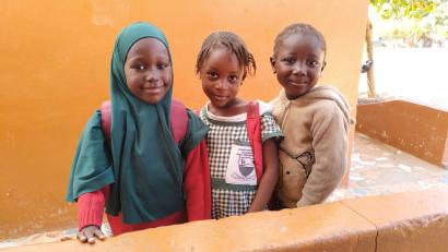 Bild: Karin Neumüller/exb
Diesen Kindern in Gambia an der Schule in Brufut kommen die Einnahmen zugute.