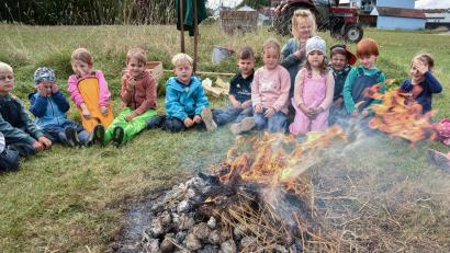 Bild: Stephan Huber
Kurz nach dem Start ins neue Kindergartenjahr veranstaltete die Rosenberger Kindertagesstätte „Guter Hirte“ ihr jährliches Kartoffelfeuer auf dem Grundstück des Siedlerbundes Rosenberg.