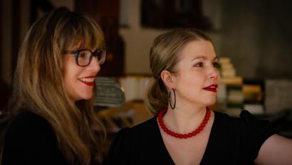 Bild: Andreas Fischer/exb
Sopranistin Brigitte Bayer (rechts) und Pianistin Lisa Milyukova (links) ehren den Komponisten Kurt Weill mit Liedern und Texten.