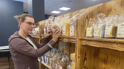 Bild: Schönhofen
Corinna Nitschke ist die neue Inhaberin des Hofladens in Weiden.