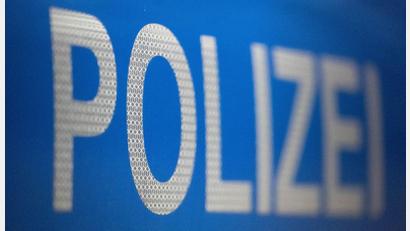 Symbolbild: Marijan Murat/dpa
Eine Unfallflucht am Parkplatz der Armesbergkirche bei Kulmain ist bei der Polizei Kemnath angezeigt worden. Zeugen sollen sich bei der Inspektion melden.